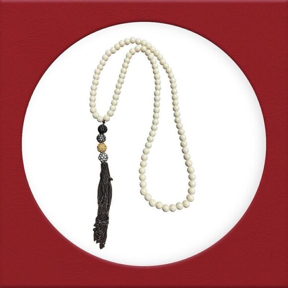 TASSEL NECKLACE STUNNING PIECE
$18
 New no tags - Picture 2 of 3